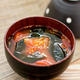 【レシピ】冷やしても美味しい！トマトとわかめの白だし入りお味噌汁