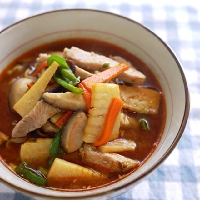 豚肉の青椒肉絲風味噌ラーメン