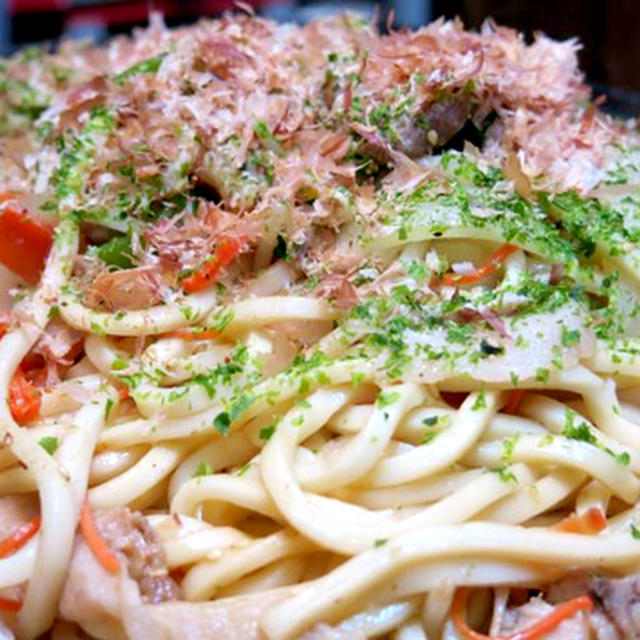 今日の晩ご飯/胡麻と醤油の香りがクセになる「焼きうどん」