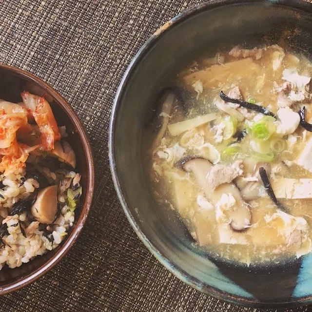 酸辣湯と雑穀米のツナひじき煮混ぜごはん＋串焼きの献立