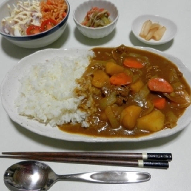 オーソドックスなカレーに見えてスパイシー☆なカレーです。