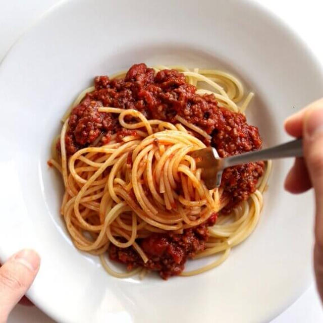 【オニオンスープで絶品】牛ひき肉のミートソースパスタのレシピ