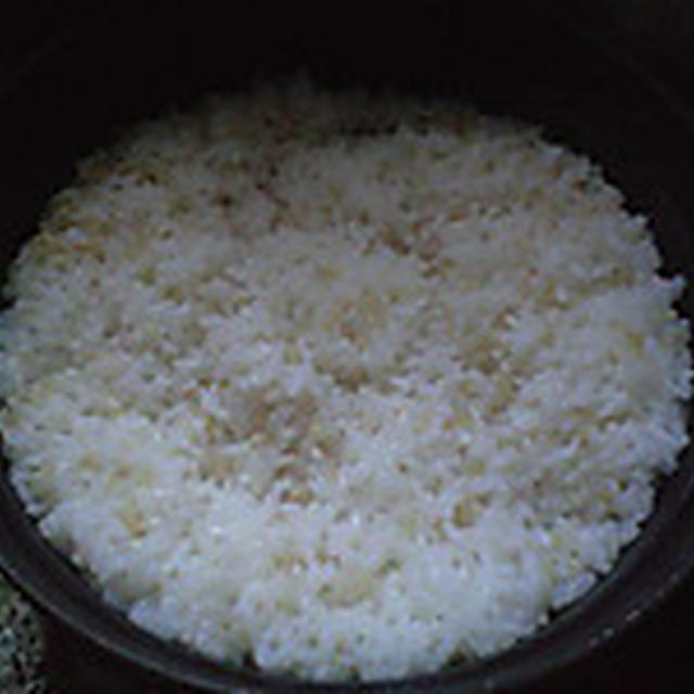 湯立てで白米（８８２）。。。富山県南砺市産海藻アルギット米特別栽培米コシヒカリ・白米（あいざわ米店）と茨城県産うまかっぺコシヒカリ玄米・新米（あいざわ米店）