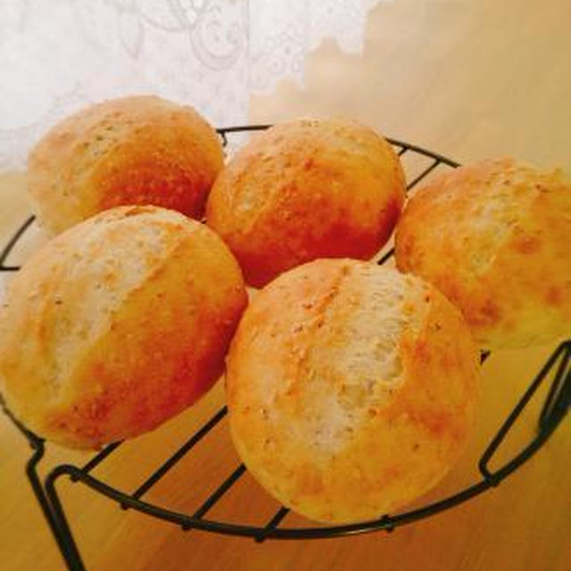 白ごまコッペパン♪納豆マヨトースト♪