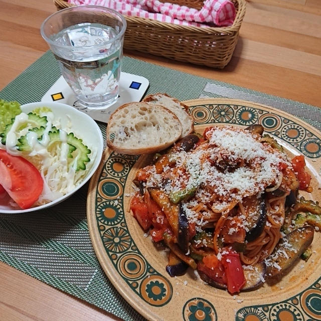 ワンパンで♪ 茄子とゴーヤのトマトパスタ