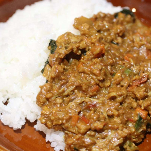 市販のカレールーで超簡単♪冷蔵庫の中の野菜を全部入セミセミドライカレー(^○^)