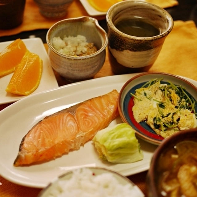 息子's黄金コンビ。鮭と納豆の和定食な朝ごはん　と　いい感じ＾＾
