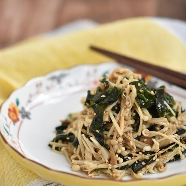 節約レシピでもご飯が進む【わかめとえのきの甘辛炒め】