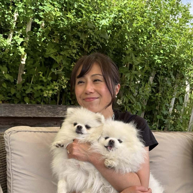 白ポメと茅葺きハウスで過ごす、ちょっと特別なじかん