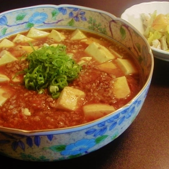 麻婆豆腐と春キャベツとささ身の胡麻酢和え