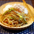 焦がしねぎともやしの甘辛プレート丼