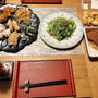 行列のわらじかつ丼をお持ち帰りで。お総菜とサラダで晩酌