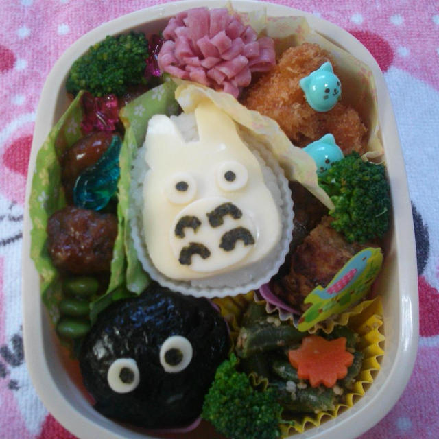 楽しい遠足、トトロ弁当、久しぶりのキャラクッキー♪♪♪