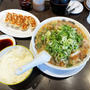 ワンタン麺ギョーザ定食を醤油濃いめ・ネギ多めで啜る