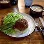 ハンバーグといちごと抹茶のパフェ