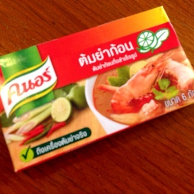 タイの固形調味料で野菜スープ　