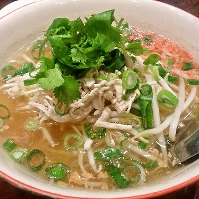 【タイ東北料理 イサーン・キッチン＠三軒茶屋】 野菜たっぷりの汁麺！