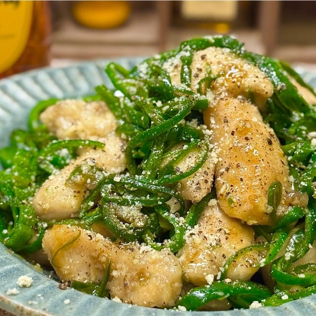 【レシピ】コクうまヘルシー♬鶏むね肉とピーマンのめんつゆバター炒め♬