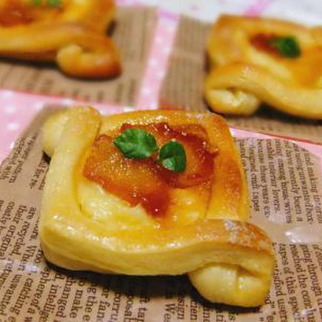 はちみつリンゴとクリームチーズのパン♪