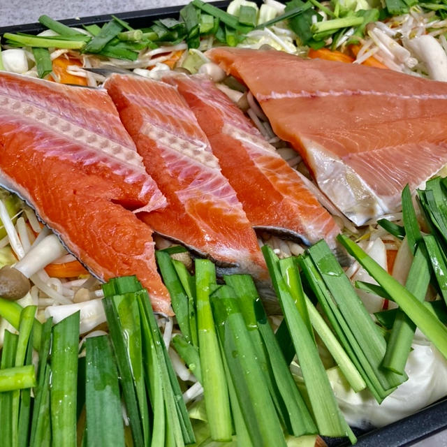 【鉄板ウィーク②】鮭とシャキシャキキャベツたっぷりのちゃんちゃん焼き！