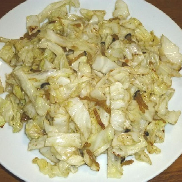 くじらの皮とキャベツの炒め物