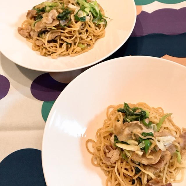 メインの具材は豚バラがおすすめ！ちゃちゃっと作る「香港風炒麺」。