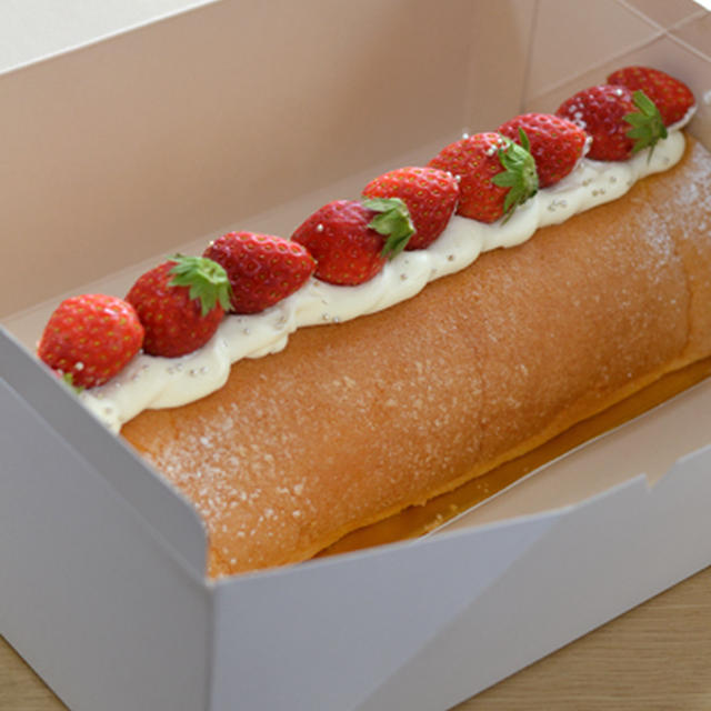 手土産に！持ち寄りはその場で作れる！ブッセ風フルーツロールケーキと塩鶏。