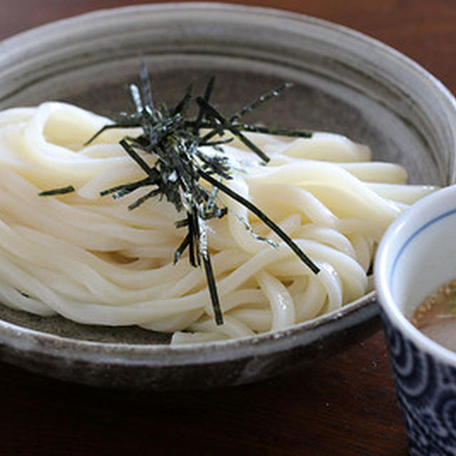 朝は「ごまざるうどん」