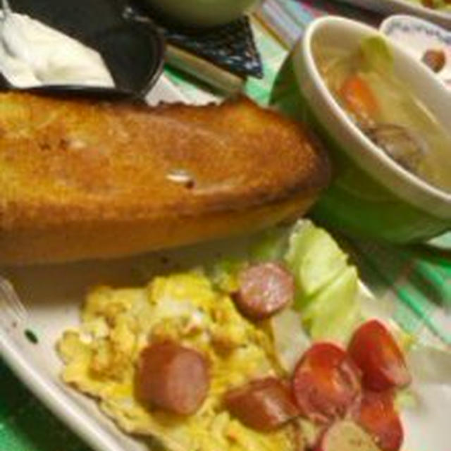 野菜いっぱい温かスープで朝ごはん