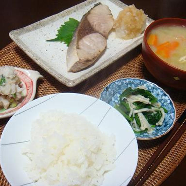 鰤の塩焼きと里芋のおかか梅和え、主人の禁煙の行方は・・・