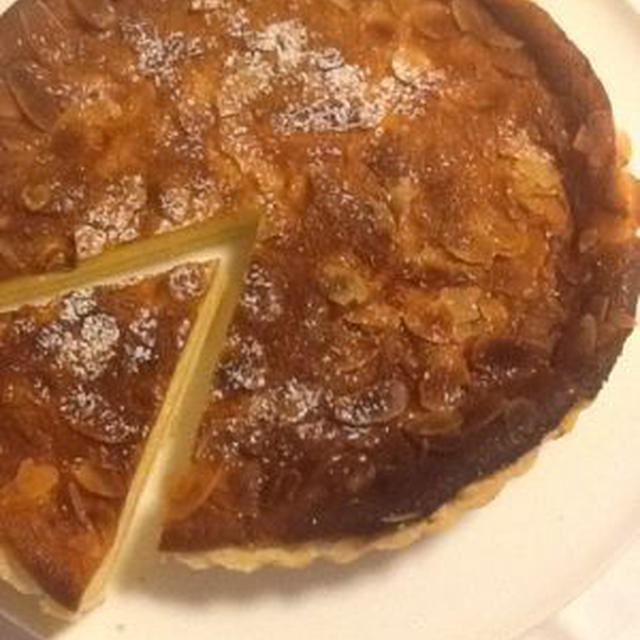 チーズタルト、秋だよ、久しぶりにタルト生地をこねる。