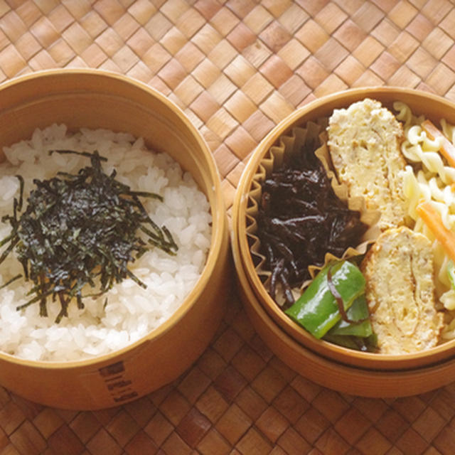 卵焼きとひじき梅オイル炒めの曲げわっぱ弁当