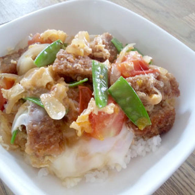 トマト入りメンチカツ丼