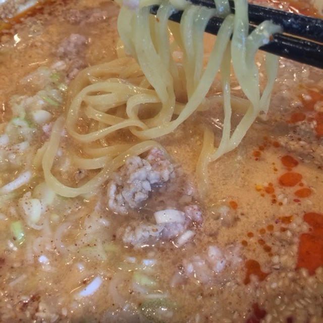 【駒澤大学】餃子や獅丸 坦々麺定食　スパイシーでクリーミーな担々麺　餃子屋なのに担々麺がウマイ