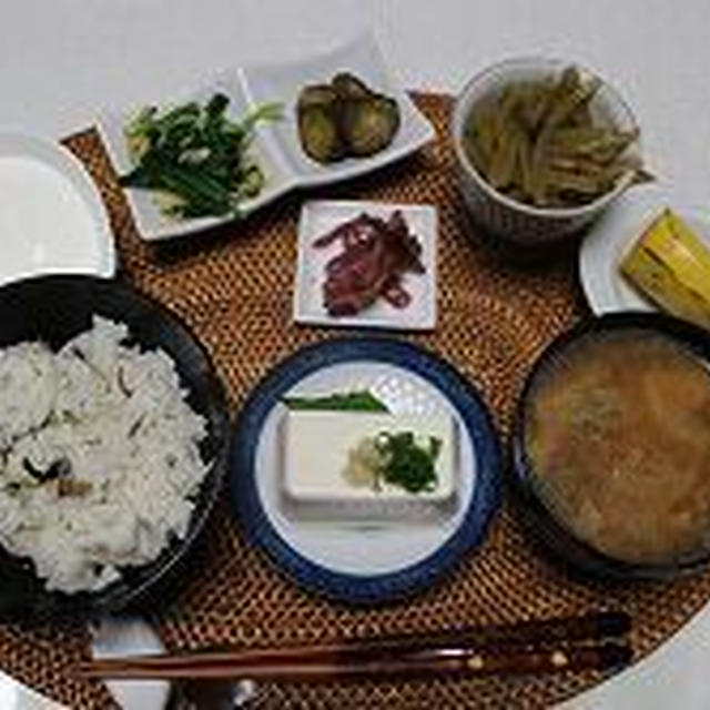 秋刀魚の炊き込みご飯で始まる朝ご飯