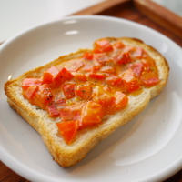 ハムとトマトのナポリタン風トースト