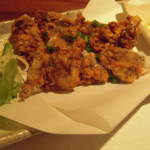 鯨の竜田揚げ、お刺身盛り合わせ・居酒屋　かっぱ