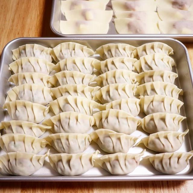 ４歳の娘と餃子作り。