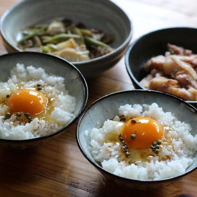 自家製・実山椒の醤油漬けでいただく卵かけご飯ほか。