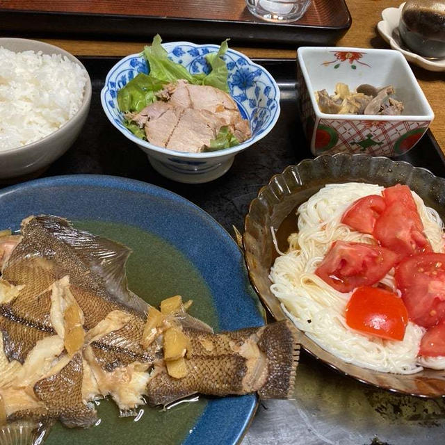 赤鰈煮付け、豚ヒレの煮豚、砂肝ポン酢、トマト素麺