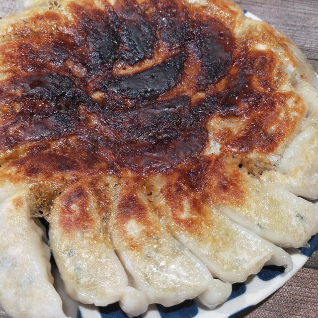 冷凍餃子を朝から焼いてみましたぁ〜＼(^o^)／