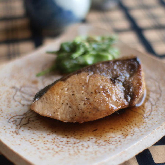 鰤の照り焼き（実は独特）。