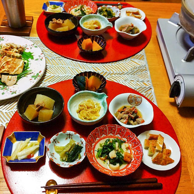 つくね鍋、鶏ぽん酢煮サラダ、小鉢８品で晩酌