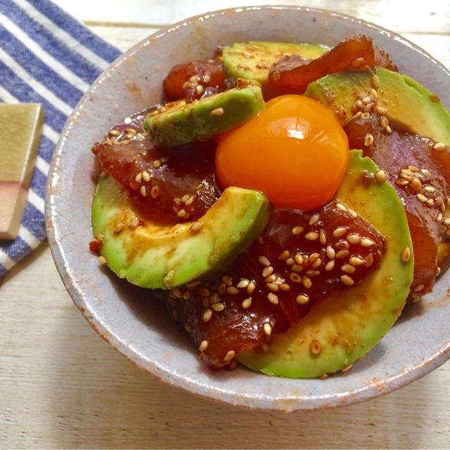 【簡単】【オススメ！】マグロとアボカドのユッケ丼♡