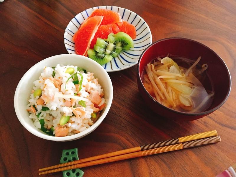 混ぜるだけ♪  鮭と枝豆のさっぱり香味混ぜ寿司のレシピ。
