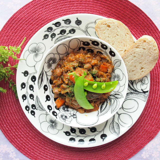 ストウブ鍋を使って無水調理　牛肉と豆と野菜の煮込み