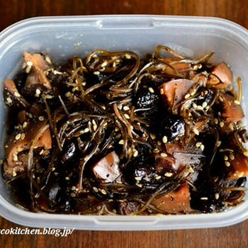 老化に歯止めをかけたいアラフィフが最近毎日食べてる「黒豆ときざみ昆布と乾しいたけの佃煮」←ご飯にめちゃ合うよ◎