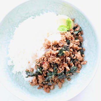 シーユーダムで本格的風味を【タイ風バジルそぼろライス】