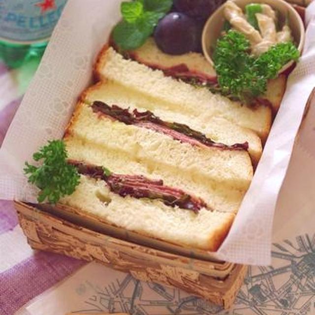 ローストビーフのサンドイッチ