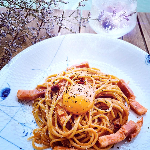 トマトジュースで作る★簡単カルボナーラチリトマトソースのスパゲッティ